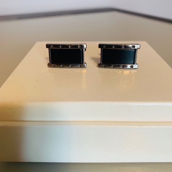 Cufflink - Picture 2 of 4